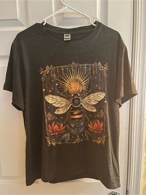 Graphic dark gray Bee Motif T‑Shirt with Gold & Red Accents. NWOT